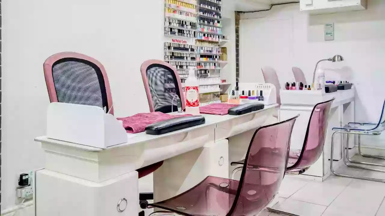 Nail Lounge