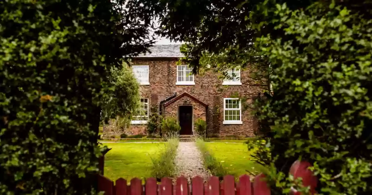 Thatched Cottage by Tatton Stays