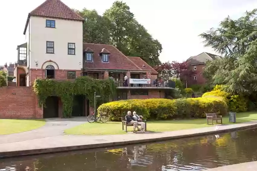 Rowntree Park Reading Cafe