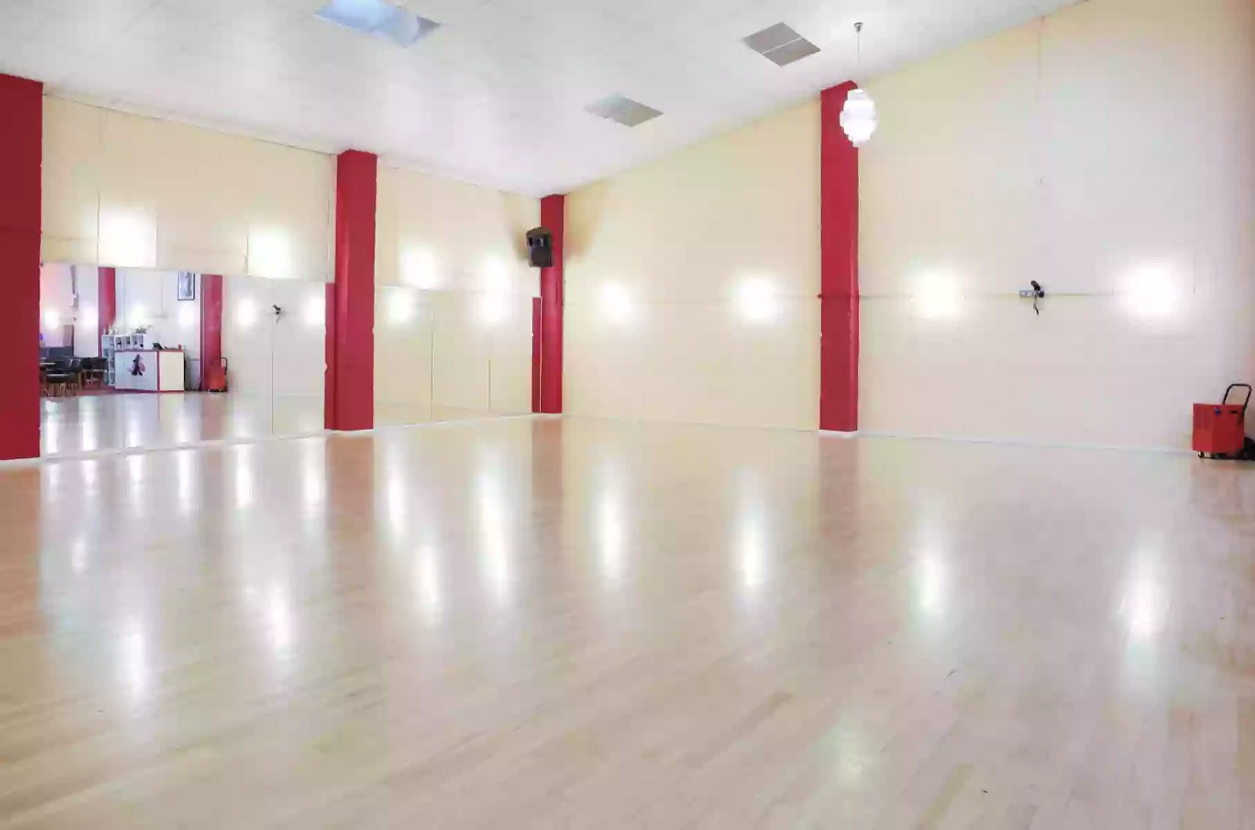 Puttin' On The Ritz Dance Studio & Events