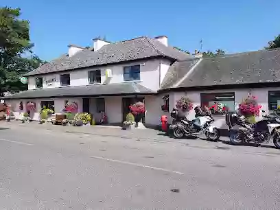 Lough Derg Thatched Cottages