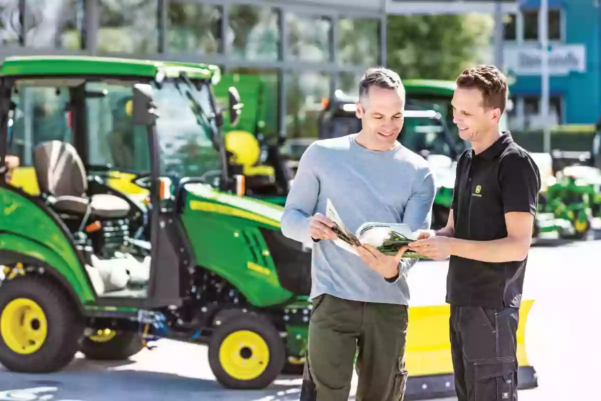 Geary's Garage Ltd. Used Tractor Sales