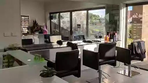 Devon Duyên’s Hair Salon