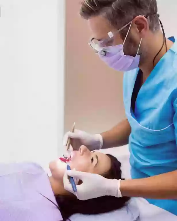 Dr. Salado Luque - Clínica Dental