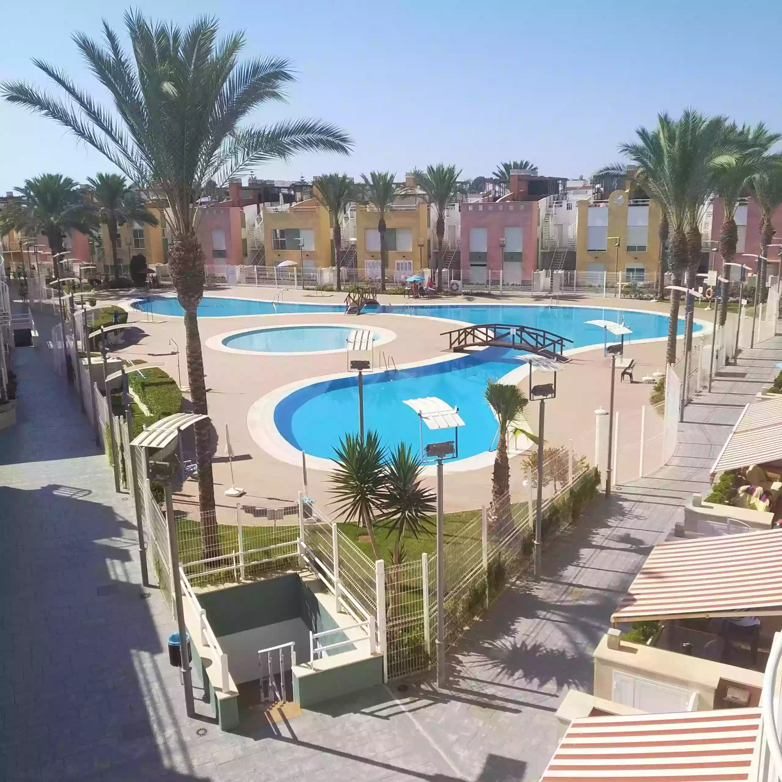 Alquiler Apartamentos en Vera con Jacuzzi. Urbanización Laguna Beach