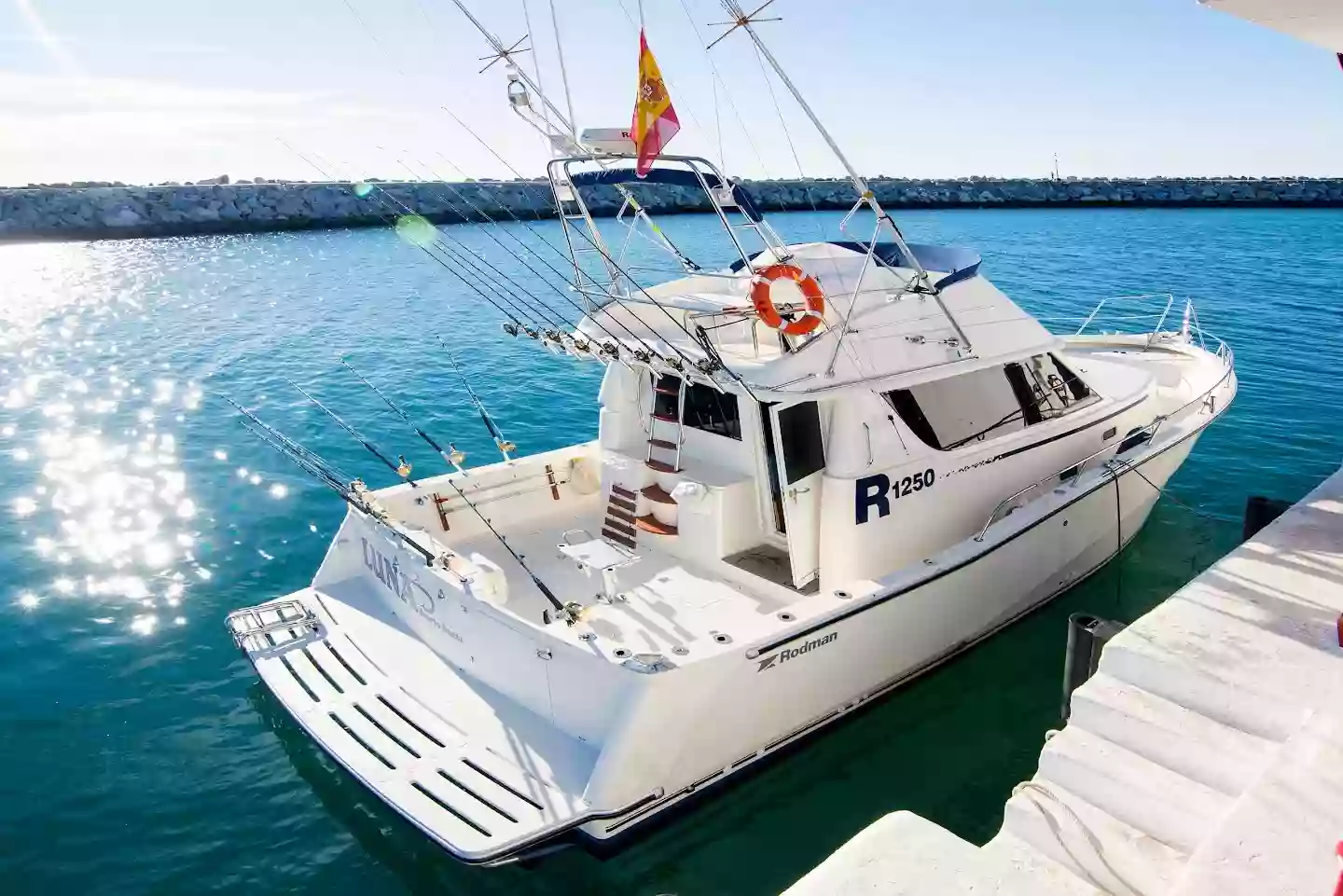 Barco Luna Charters