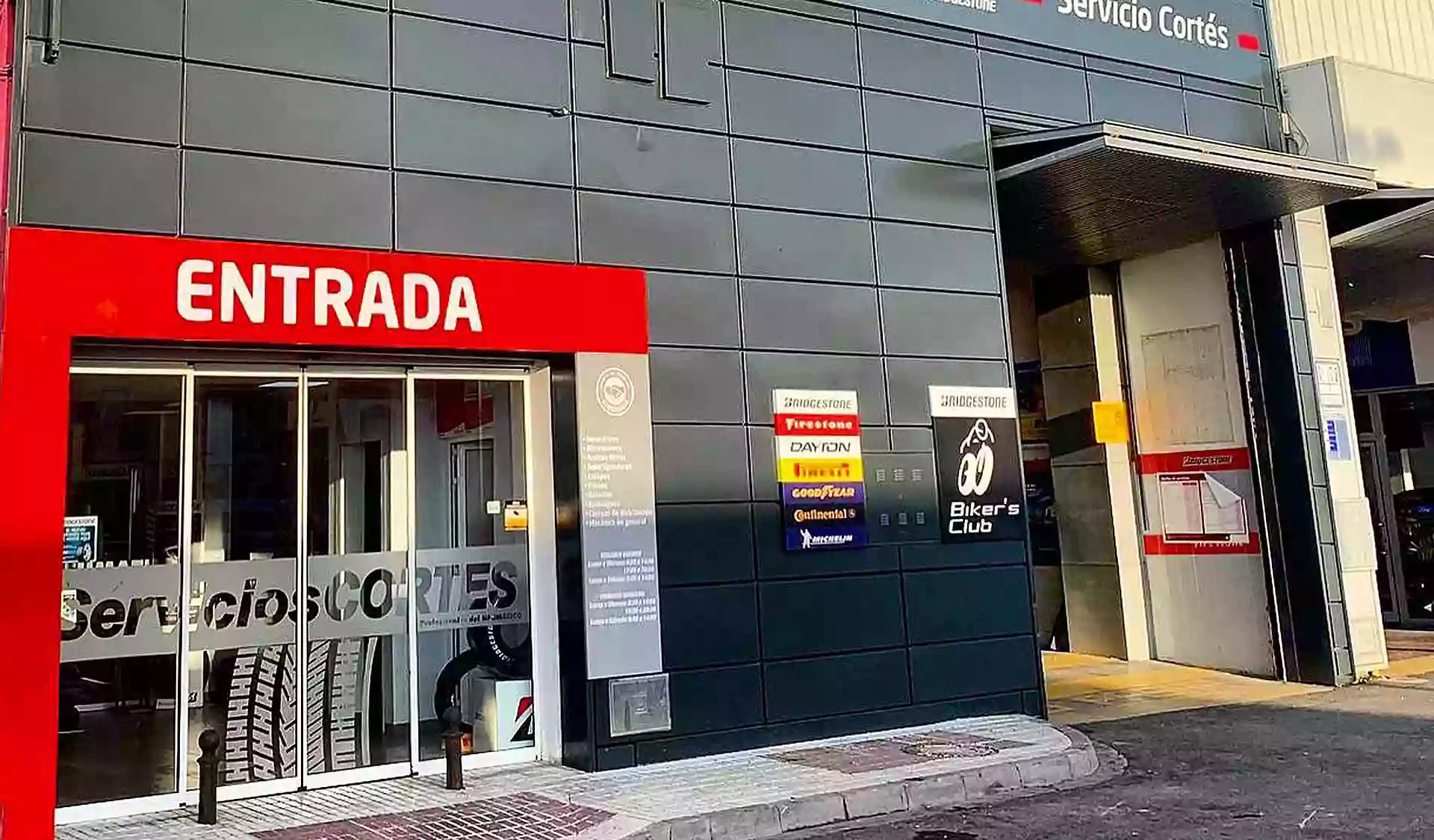 Neumáticos en Sevilla · Servicios Cortés · Montaje y Reparación