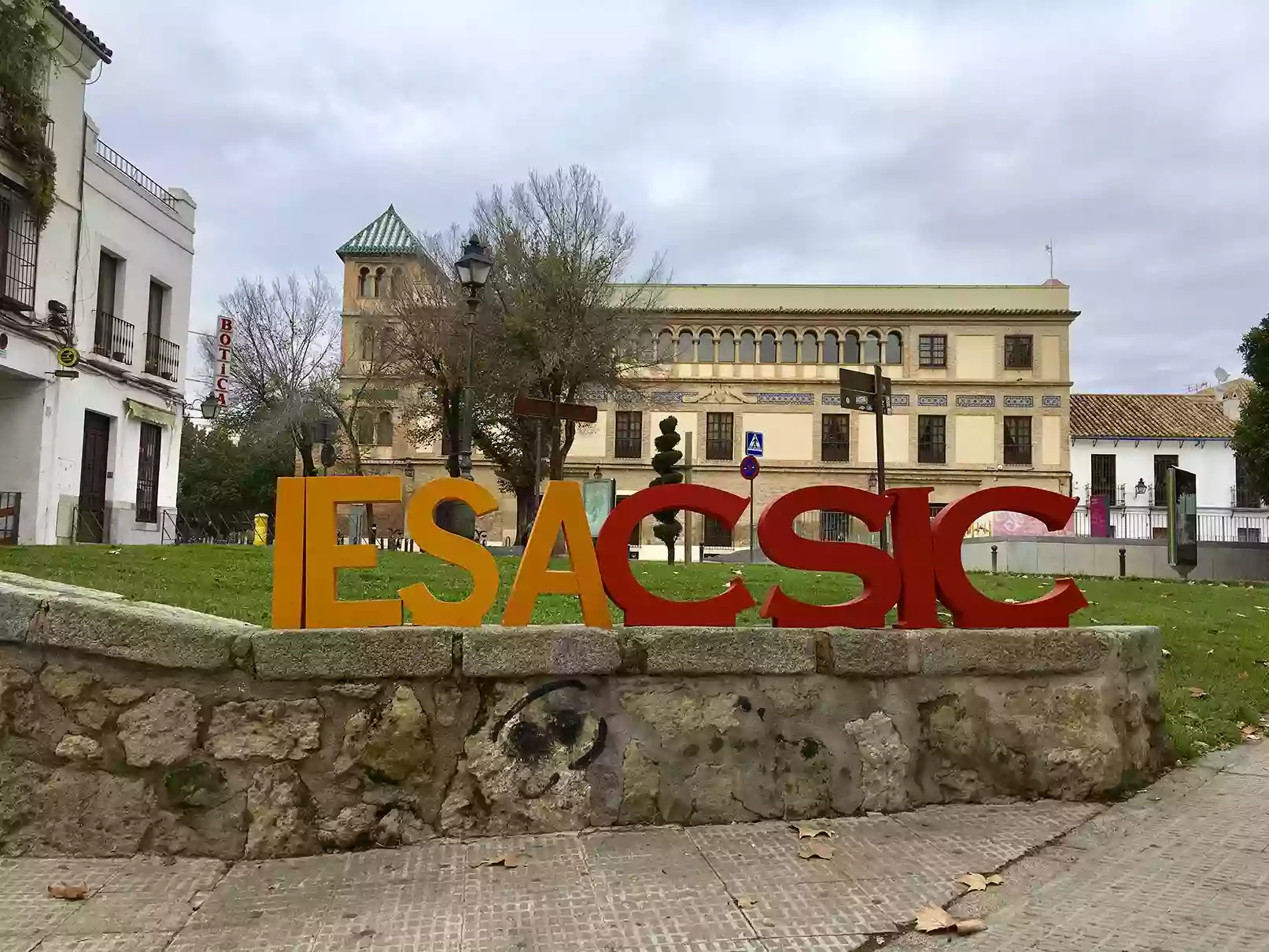 Instituto de Estudios Sociales Avanzados (IESA-CSIC)