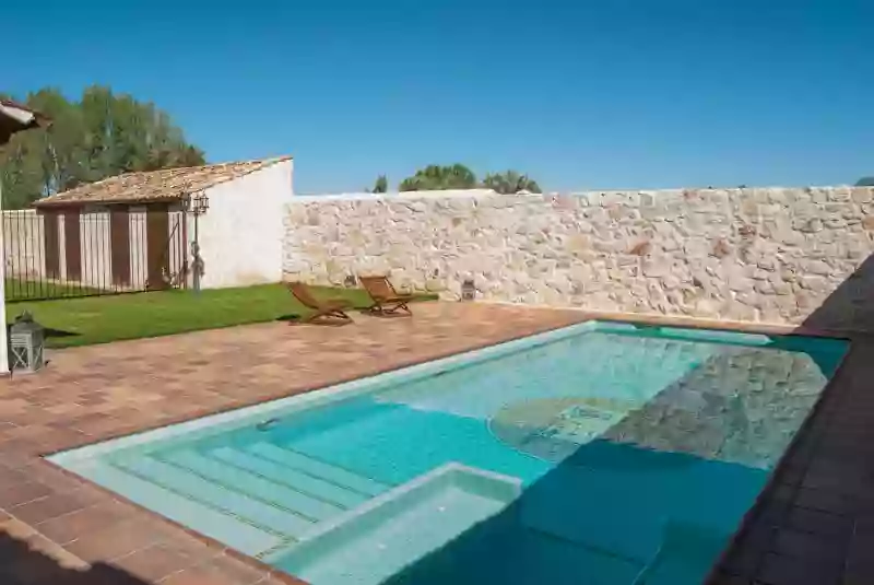 Casa rural La Fuente de Pavía en la provincia de Segovia, para 6 personas. Con chimenea, wifi, barbacoa y patio.