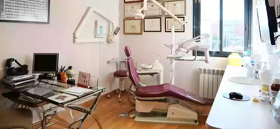 Clínica Médico-Dental Valrestón Salud | Dentista infantil | Implantes dentales