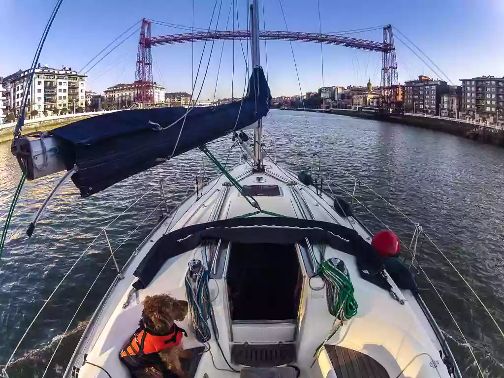 Paseos en barco Bilbao - Sailing and Wine