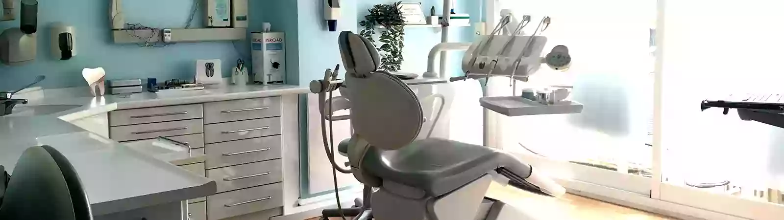 CLÍNICA DENTAL DR. SALVADOR ORIA