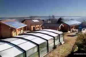 Gîtes Bon Air: location gîte de groupes écologique bioclimatique avec piscine chauffée jacuzzi PMR