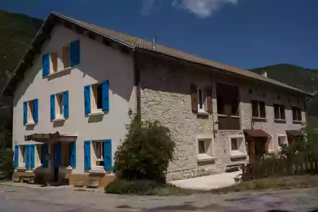 Gîte Les Espelines : gîte de groupe et gîte d’étape, 15 personnes, 5 chambres, jardin, Vercors.