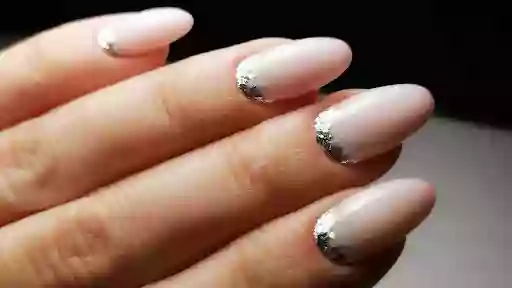 Cresthina Nails