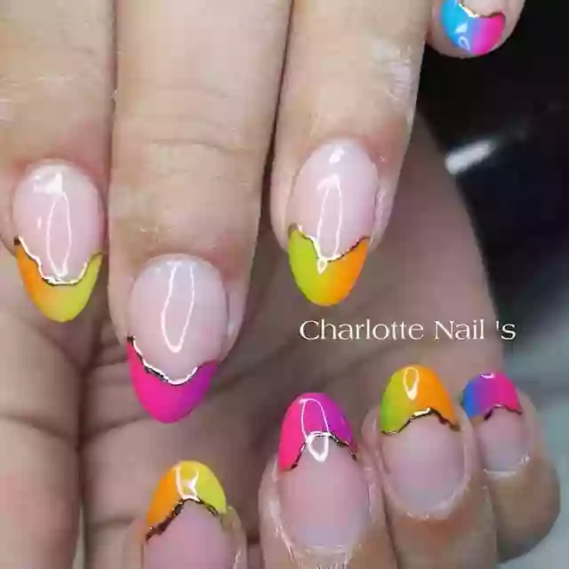 Les jolie ongles de Charlotte