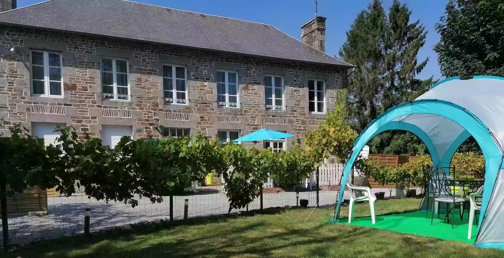 Gîte le Château du Bonheur piscine sauna jacuzzi