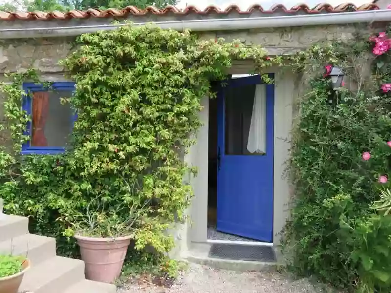 Aux Deux Chèvres, yourte et chambre d'hôtes à la campagne.