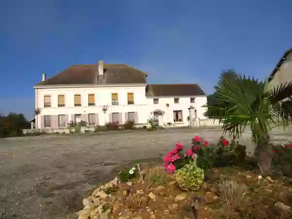 Domaine des robins (la brulysienne): location gîte de groupe avec piscine proche plage, Angoulême Charente-Maritime.