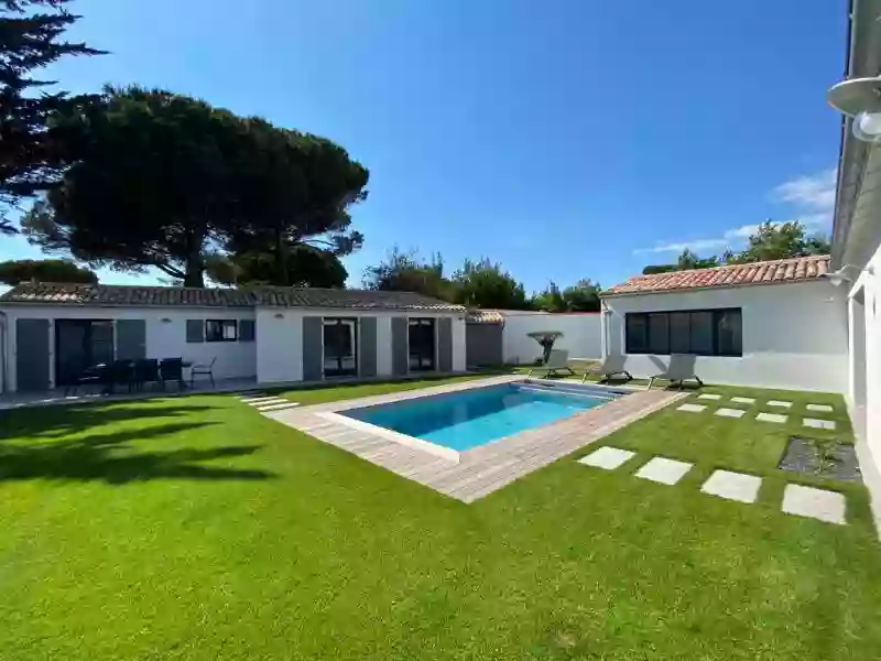 Le Catamaran : Maison de vacances avec piscine proche plage et La Rochelle, à l'île de Ré, en Charente-Maritime