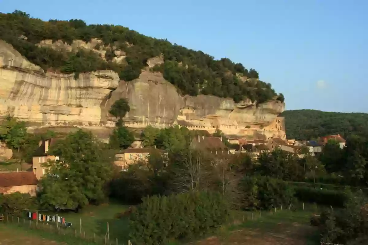 Gîtes de charme Accro magnon:Gite avec piscine LES EYZIES proche Sarlat, Vallée Vézère Périgord noir