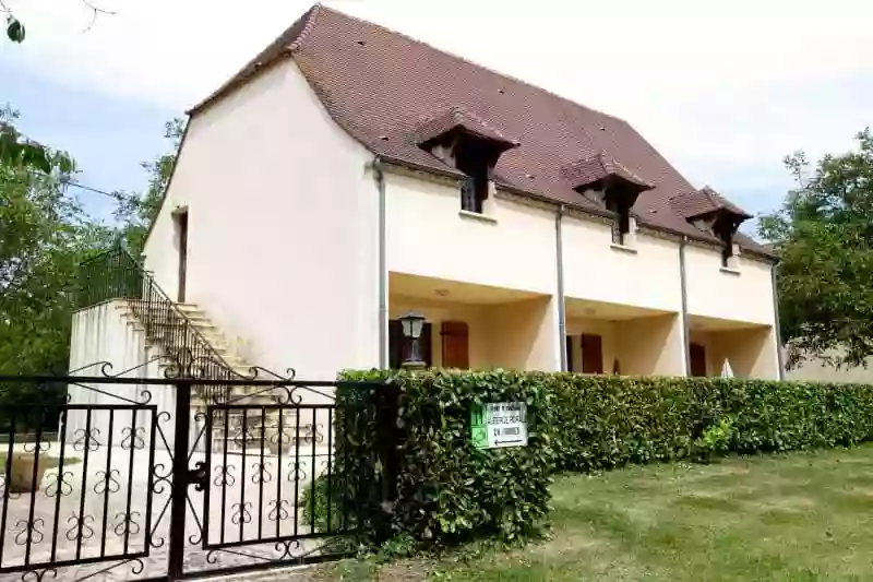 Gîte au bord de l'eau - Port d'Enveaux