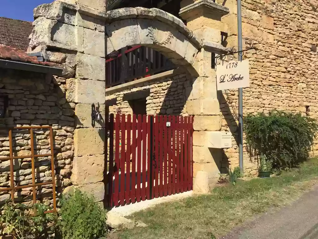 L 'Arche: Gîte - Chambres d'hôtes à la campagne, avec piscine, idéal randonnés, proche Sarlat et Grottes de Lascaux, Dordogne