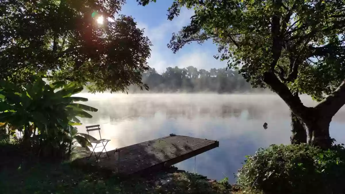 Aux Rives de la Courtade