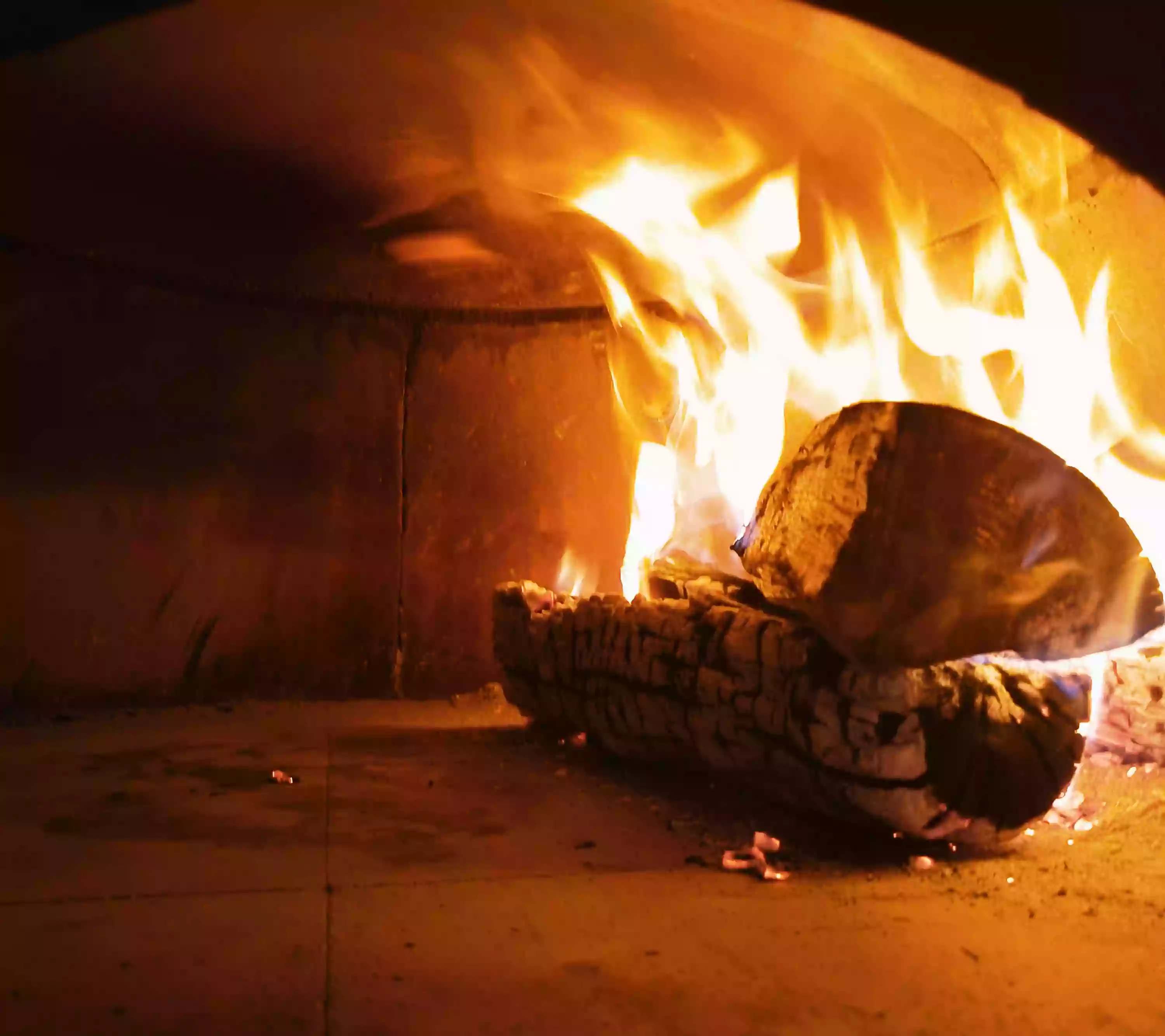 Mezzo Mezzo Pizzeria (feu de bois)