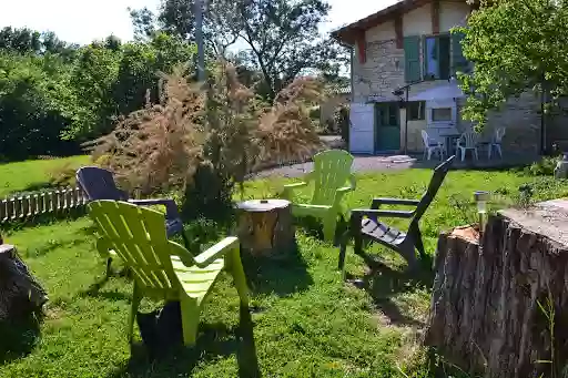 Couanac , gîte familial à la campagne avec piscine