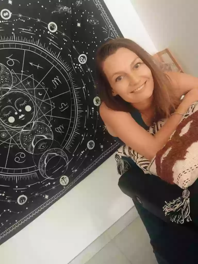 Émilie Perez Lylusio Praticienne Reiki & Astrologue