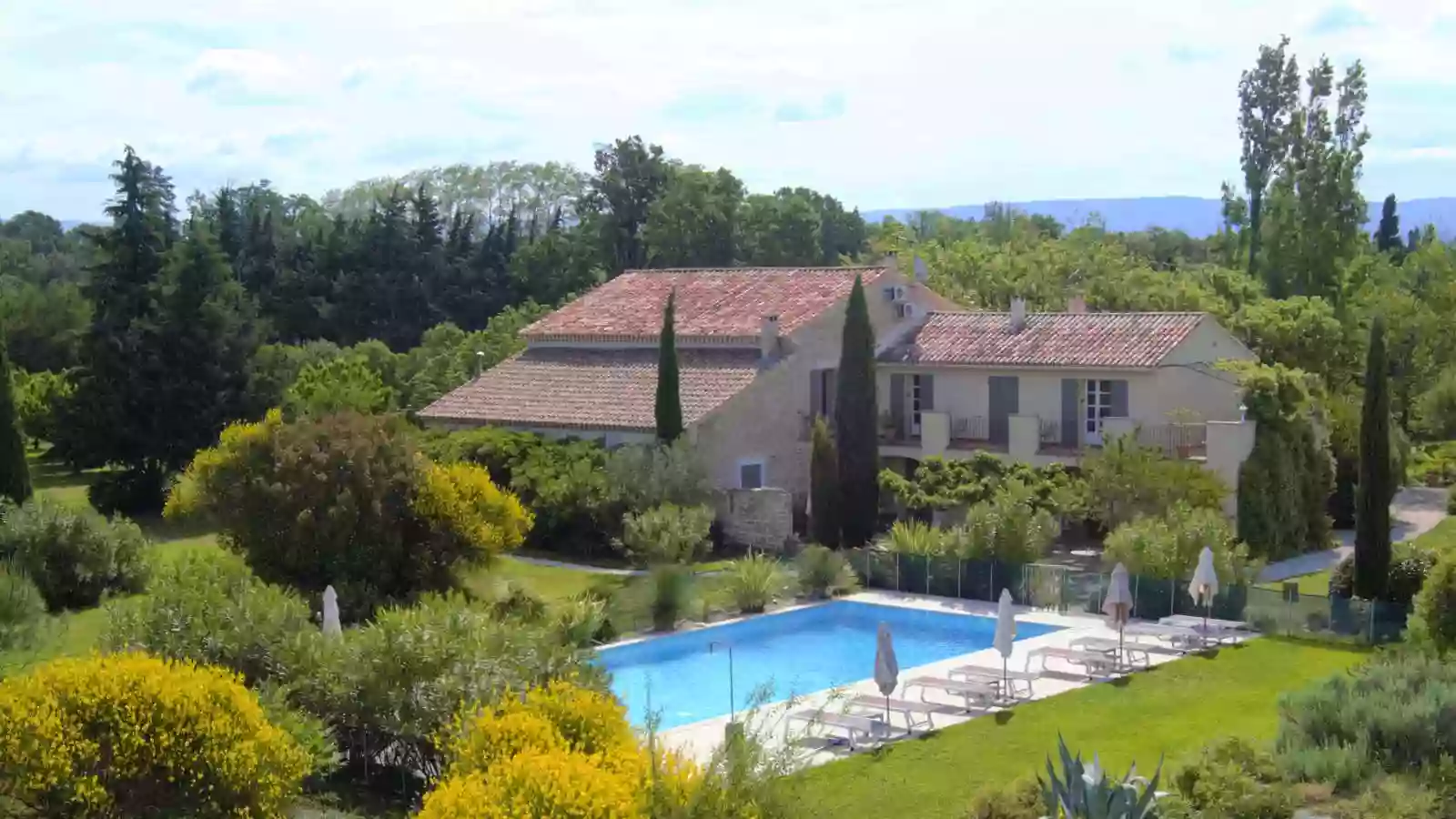 Mas Les Fleurs d'Hilaire et gîte Crillon