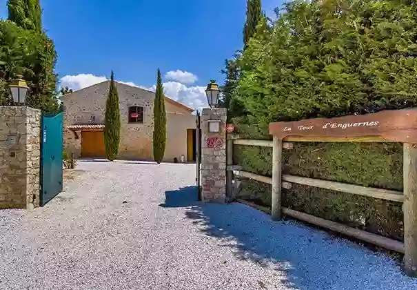 Domaine De La Tour D'Enguerne. chambres d'hotes